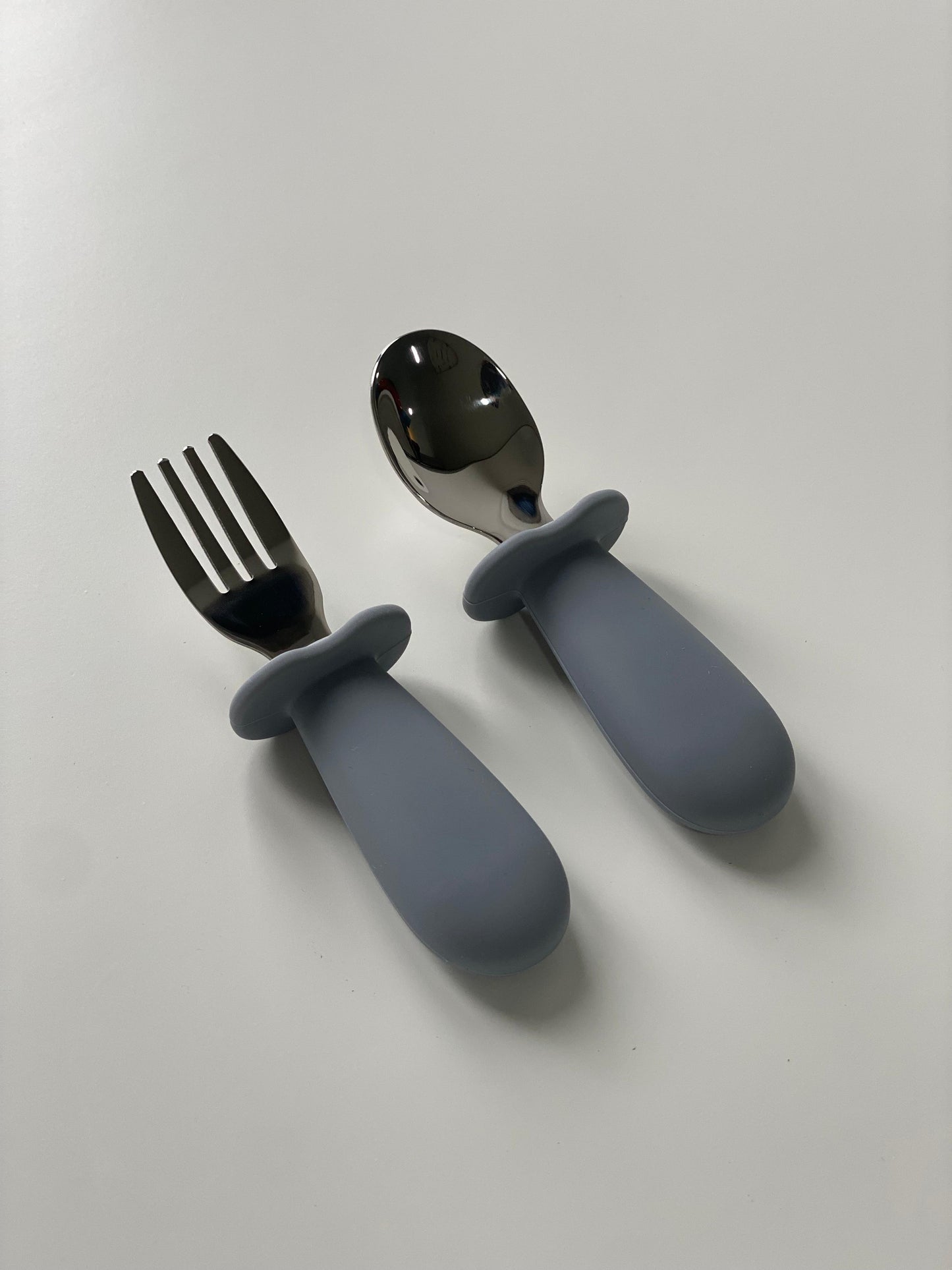 Talheres em silicone com ponta de aço