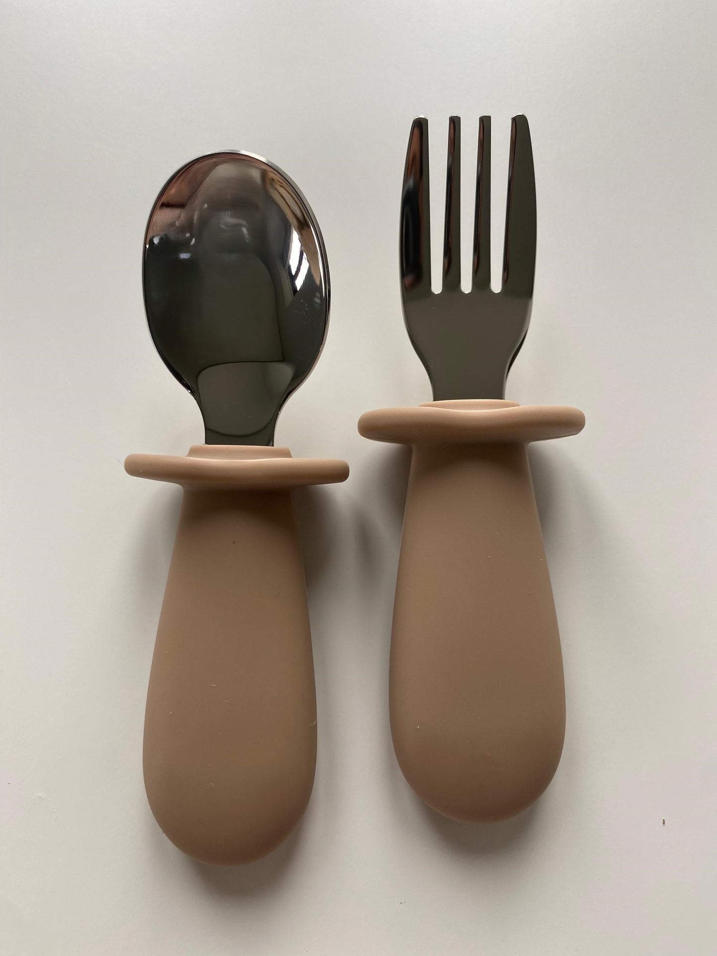 Talheres em silicone com ponta de aço