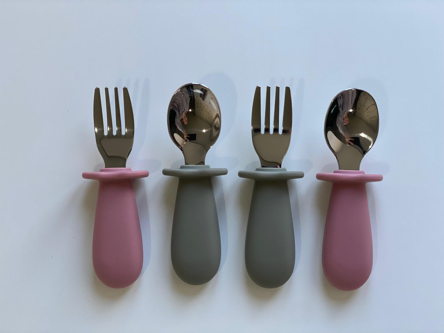 Talheres em silicone com ponta de aço