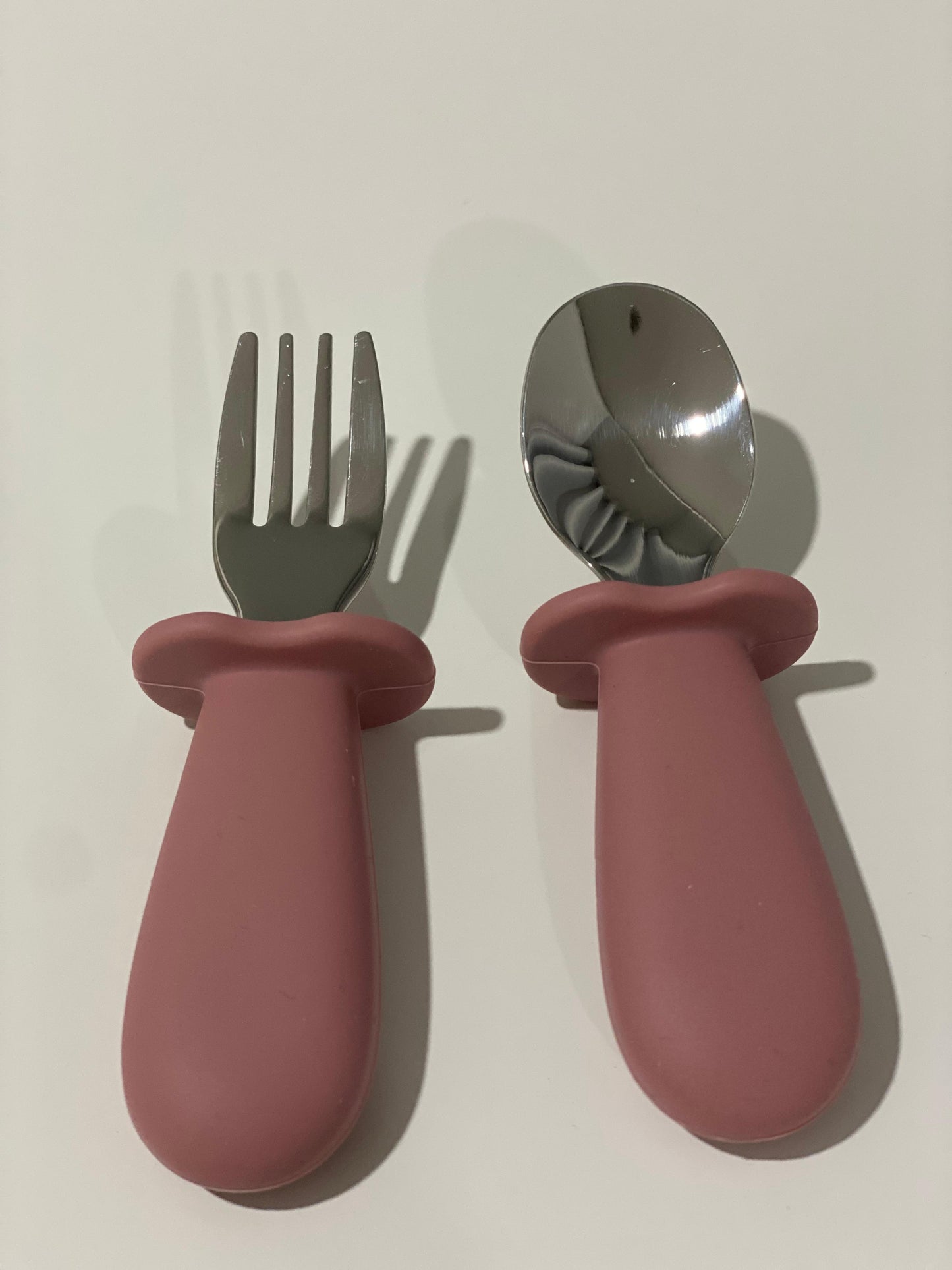 Talheres em silicone com ponta de aço